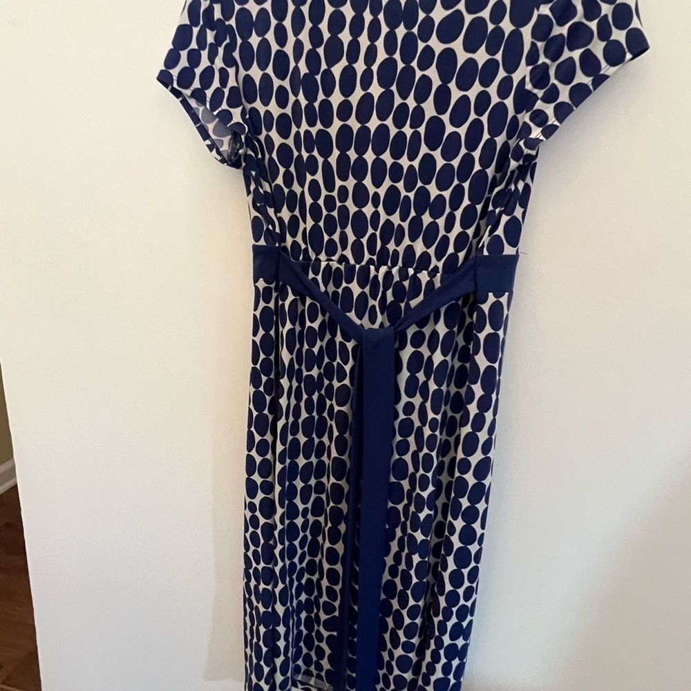 MOTHERHOOD MATERNITY V NECK DRESS. SIZE SMALL PURPLE AND WHITE POLKA DOTS. - Picture 8 of 8